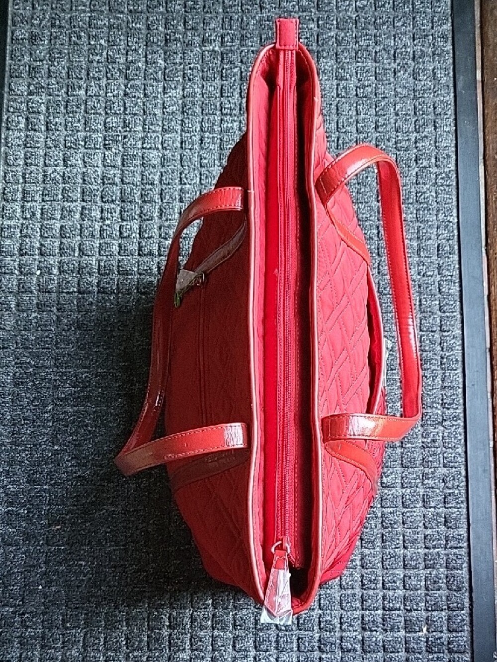 Vera Bradley Trimmed Vera Tote – Tango Red – NWT - Picture 10 of 16